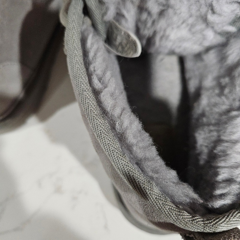 UGG Chukka Sz 8 - Picture 3 of 5